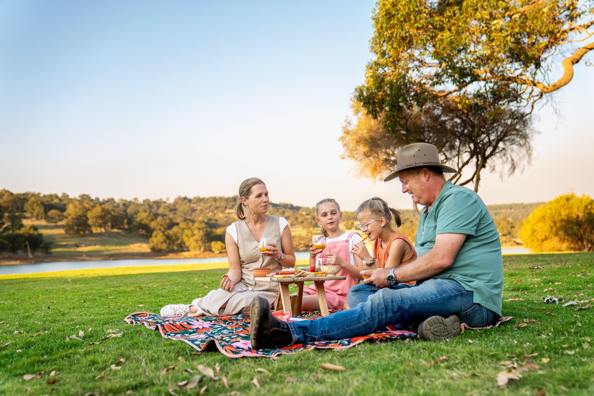 Family having a picnic at Drakesbrook weir.